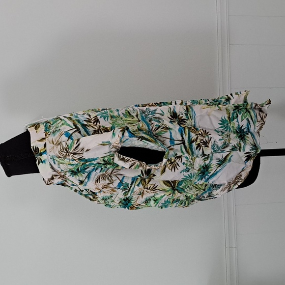 ROSE AND OLIVE tropical print short sleeve shirt with knot at waist, Size L - Picture 3 of 9